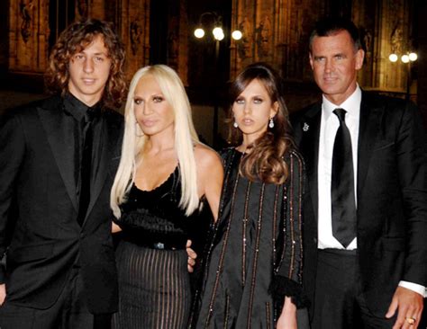 segretario personale donatella versace|donatella versace family.